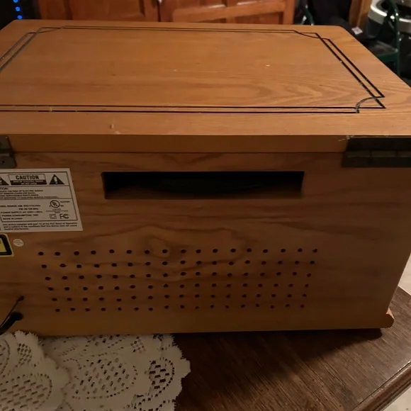 Phonograph.  Vintage looking - Picture 4 of 5